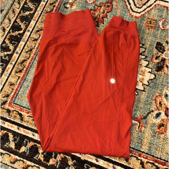 Lululemon Dance Studuo Mid-Rise Jogger - Size 6 - Picture 2 of 6